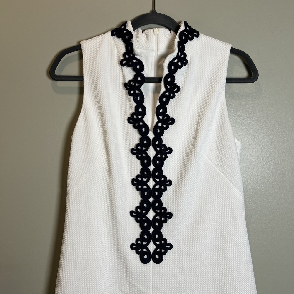 Vince Camuto Knee Length Shift Dress Size 6 White Sleeveless Back Zip High Neck - Picture 5 of 9